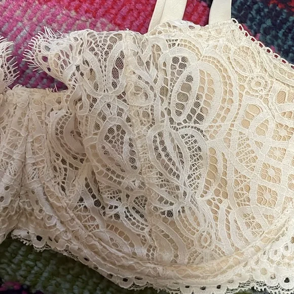 GENTLY WORN VICTORIA’S SECRET LACE BRA SZ 36DDD - Picture 2 of 9